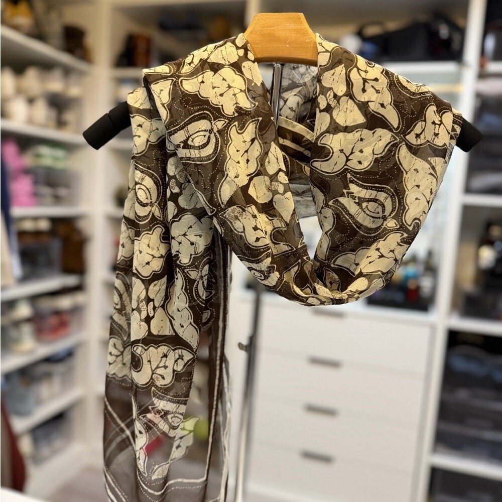 Dolce & Gabbana Gray and Cream Patterned Scarf